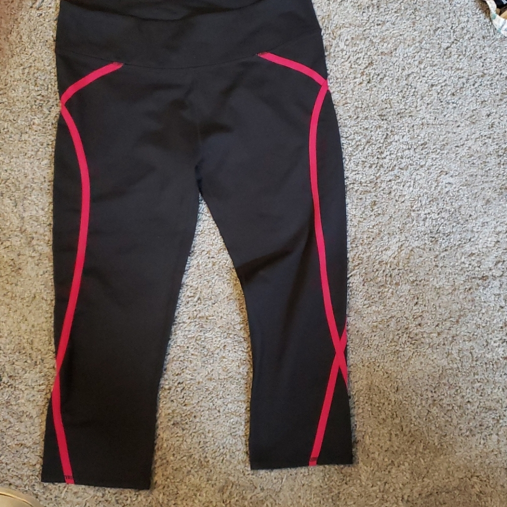 Athletic capri leggings